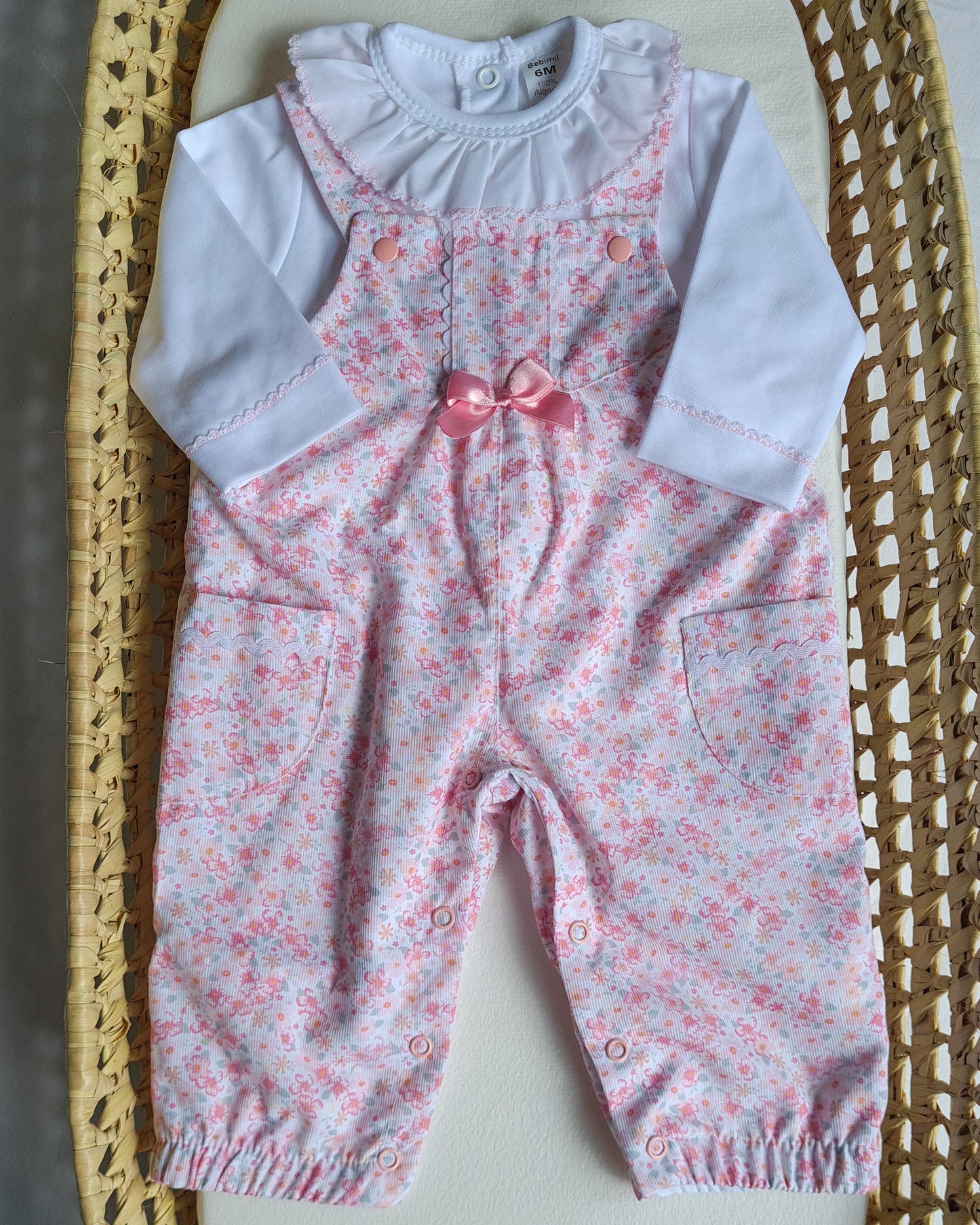 Jardineiras com camisola