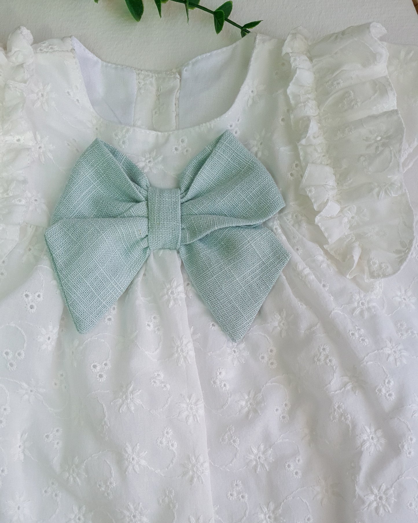 Vestido com bordado inglês