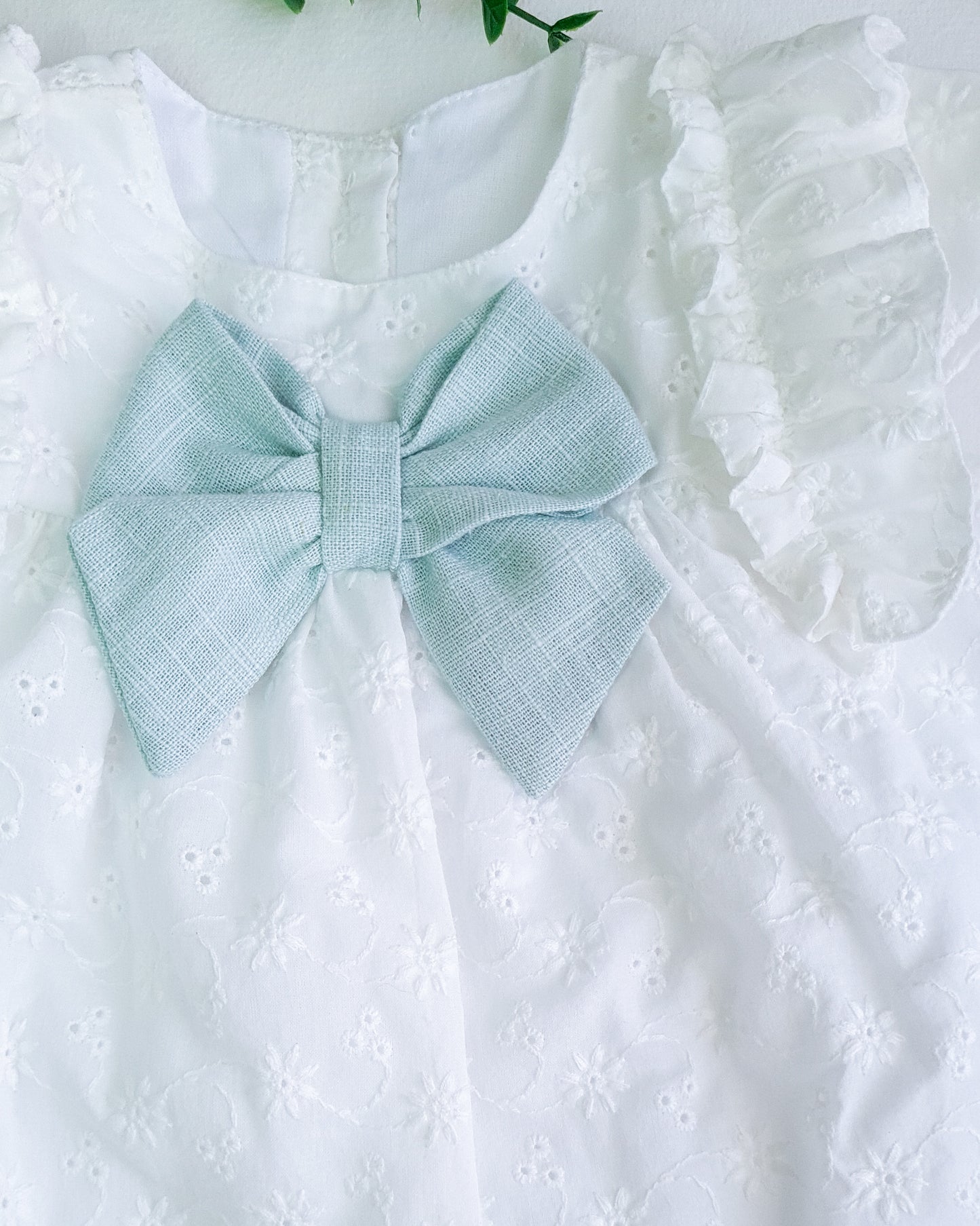 Vestido com bordado inglês