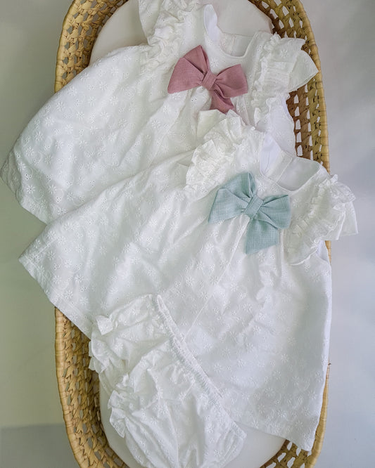 Vestido com bordado inglês