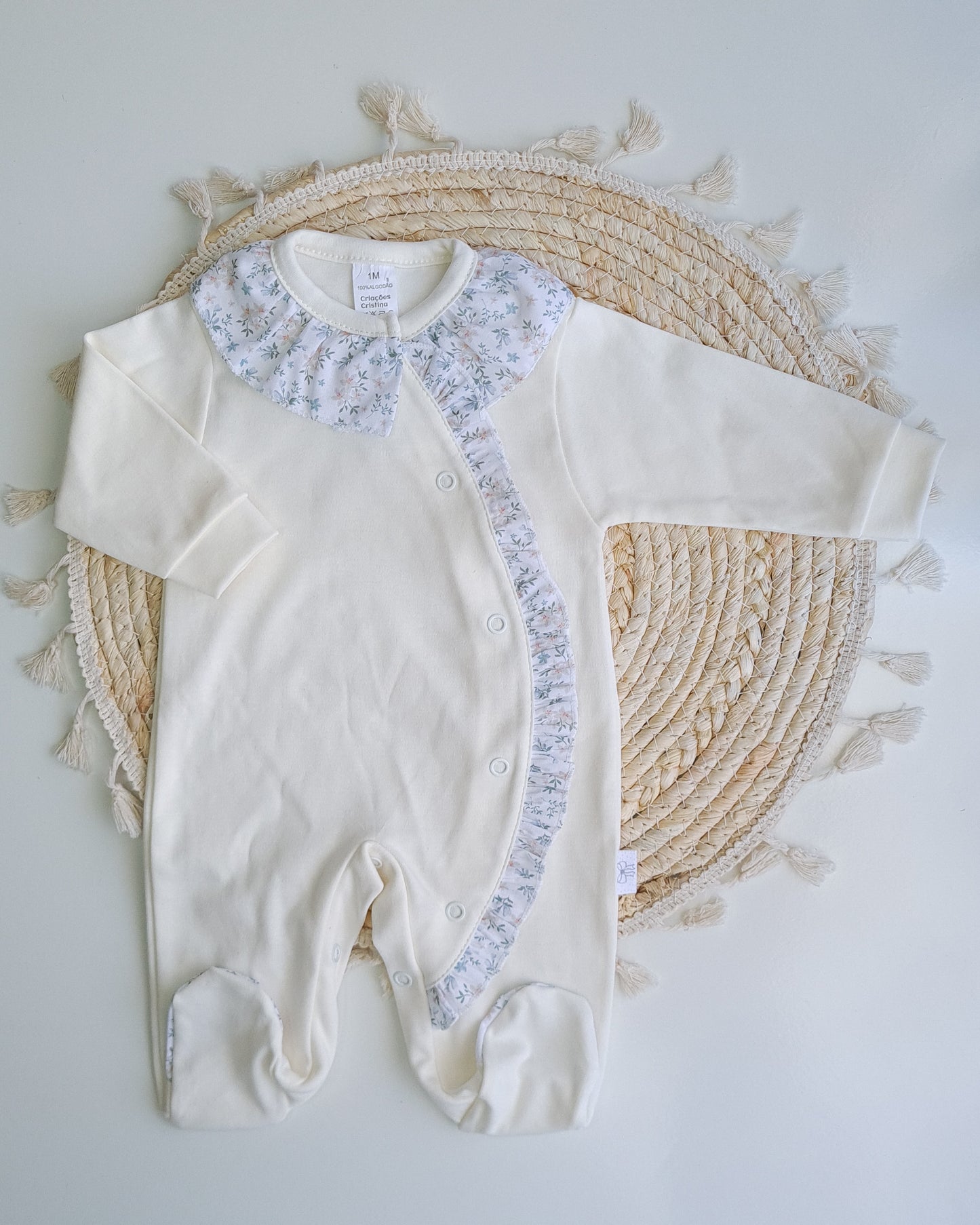 Babygrow liso com gola flores