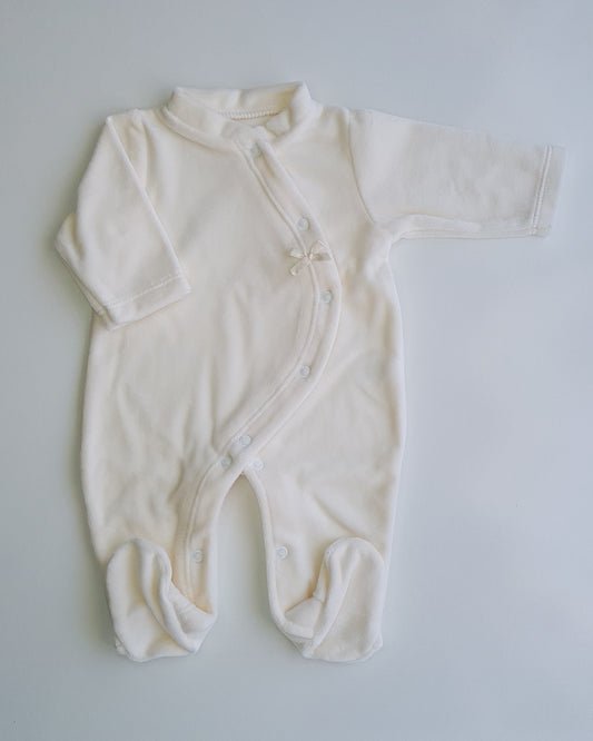 Babygrow de veludo pérola