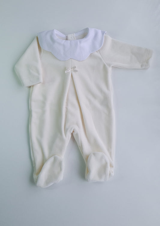 Babygrow de veludo com gola