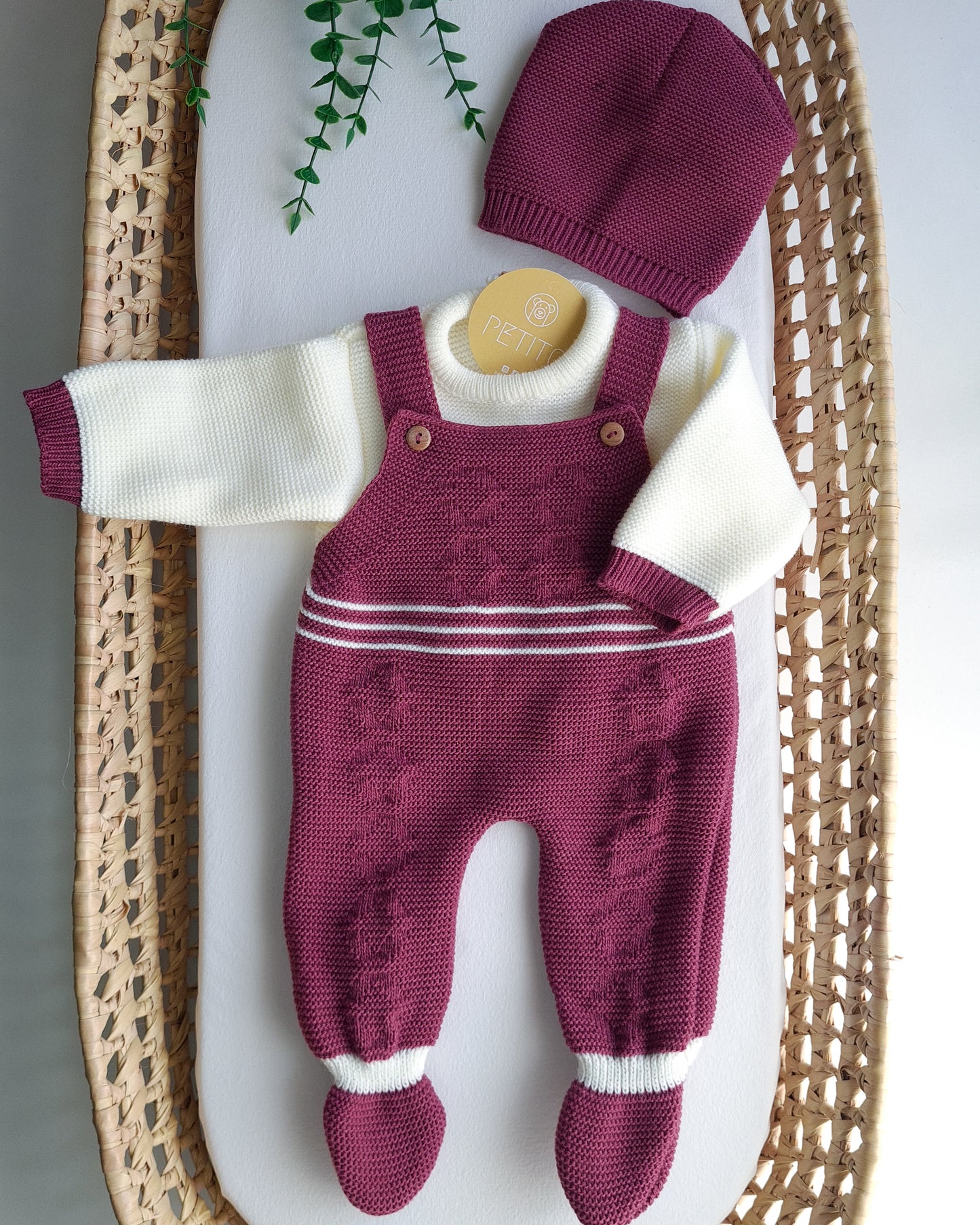 Conjunto de malha – Jardineira, camisola e gorro