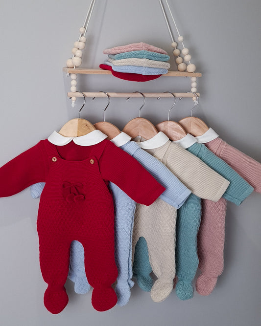 Conjunto de malha – Jardineira, camisola e gorro