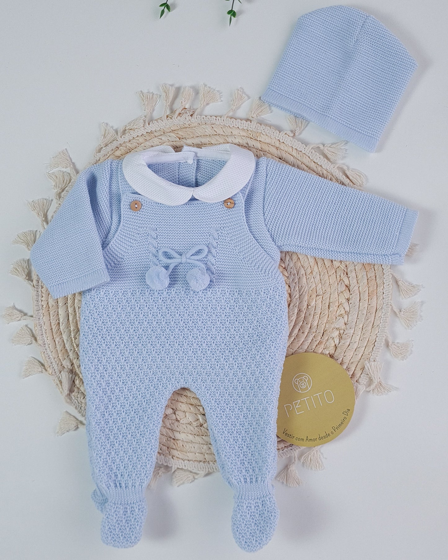 Conjunto de malha – Jardineira, camisola e gorro