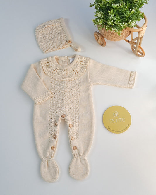 Conjunto babygrow de malha com gola e touca