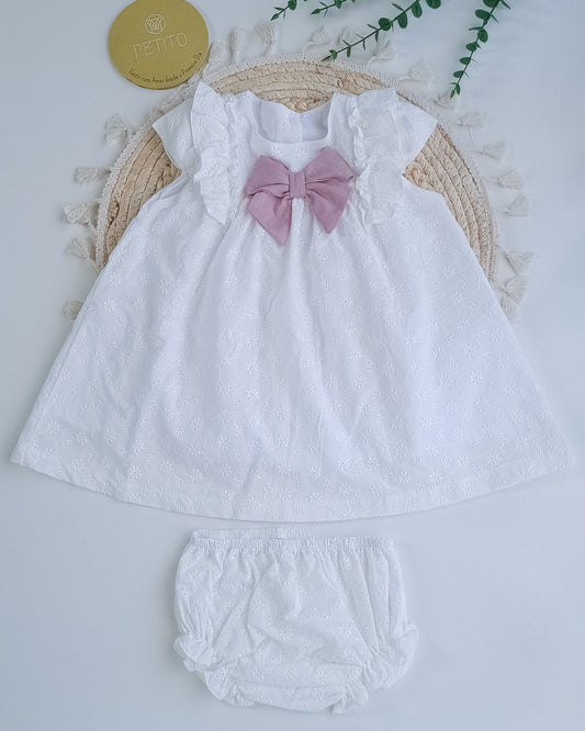 Vestido com bordado inglês