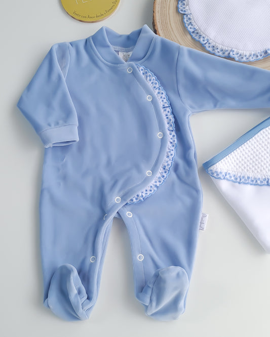 Babygrow de veludo com bordado inglês