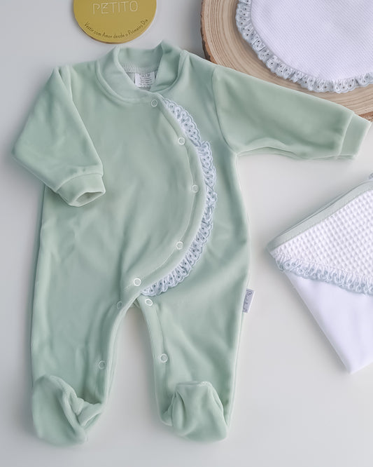 Babygrow de veludo com bordado inglês