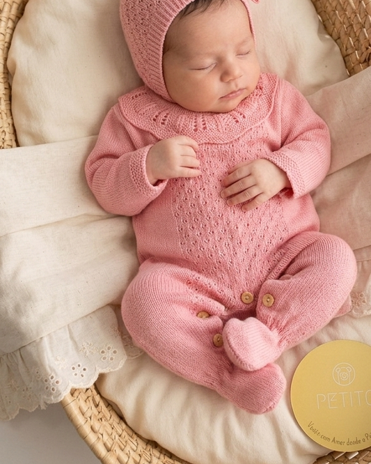 Conjunto babygrow de malha com gola e touca