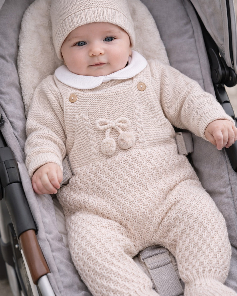 Conjunto de malha – Jardineira, camisola e gorro